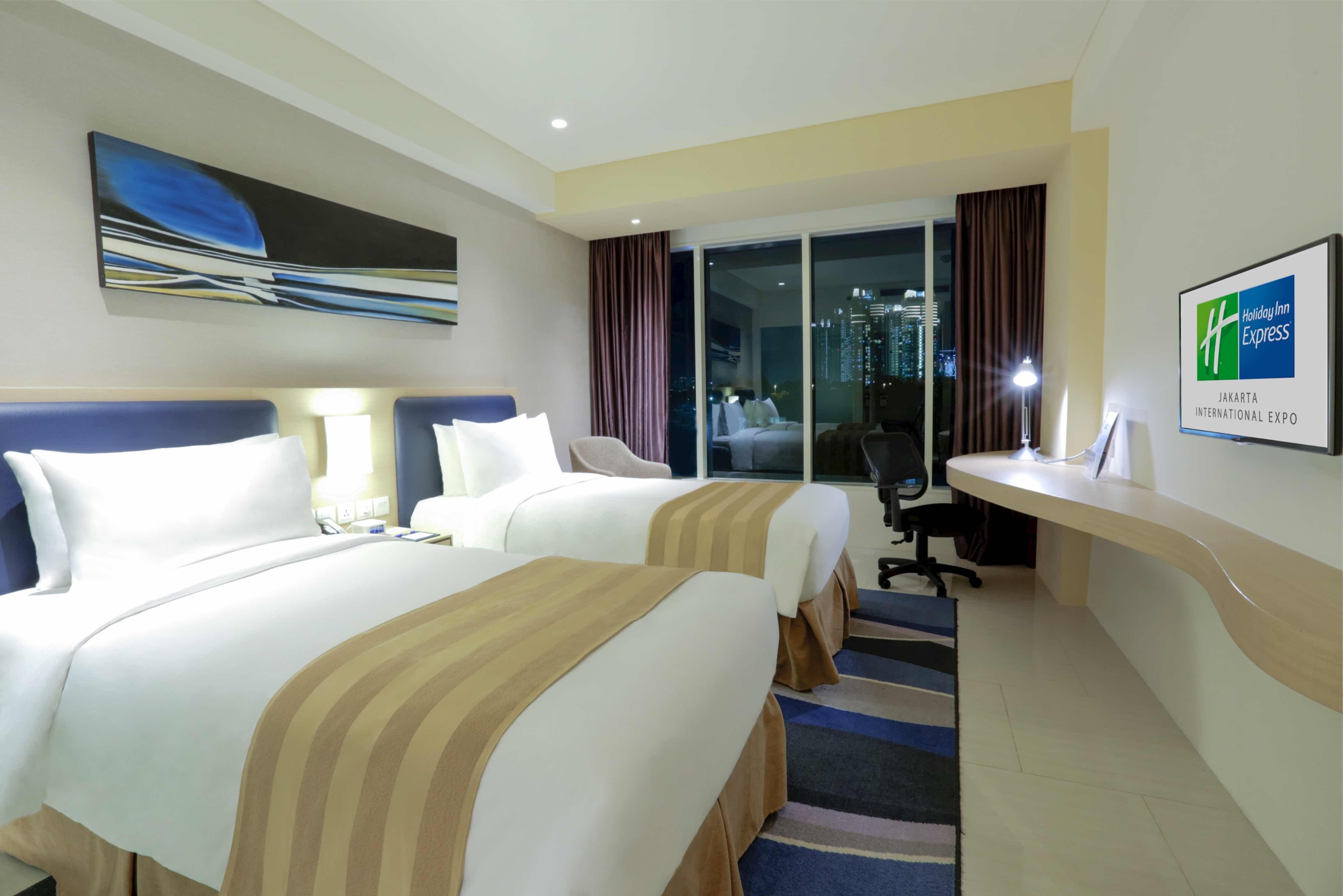 Holiday Inn Express Jakarta International Expo By Ihg Exterior photo