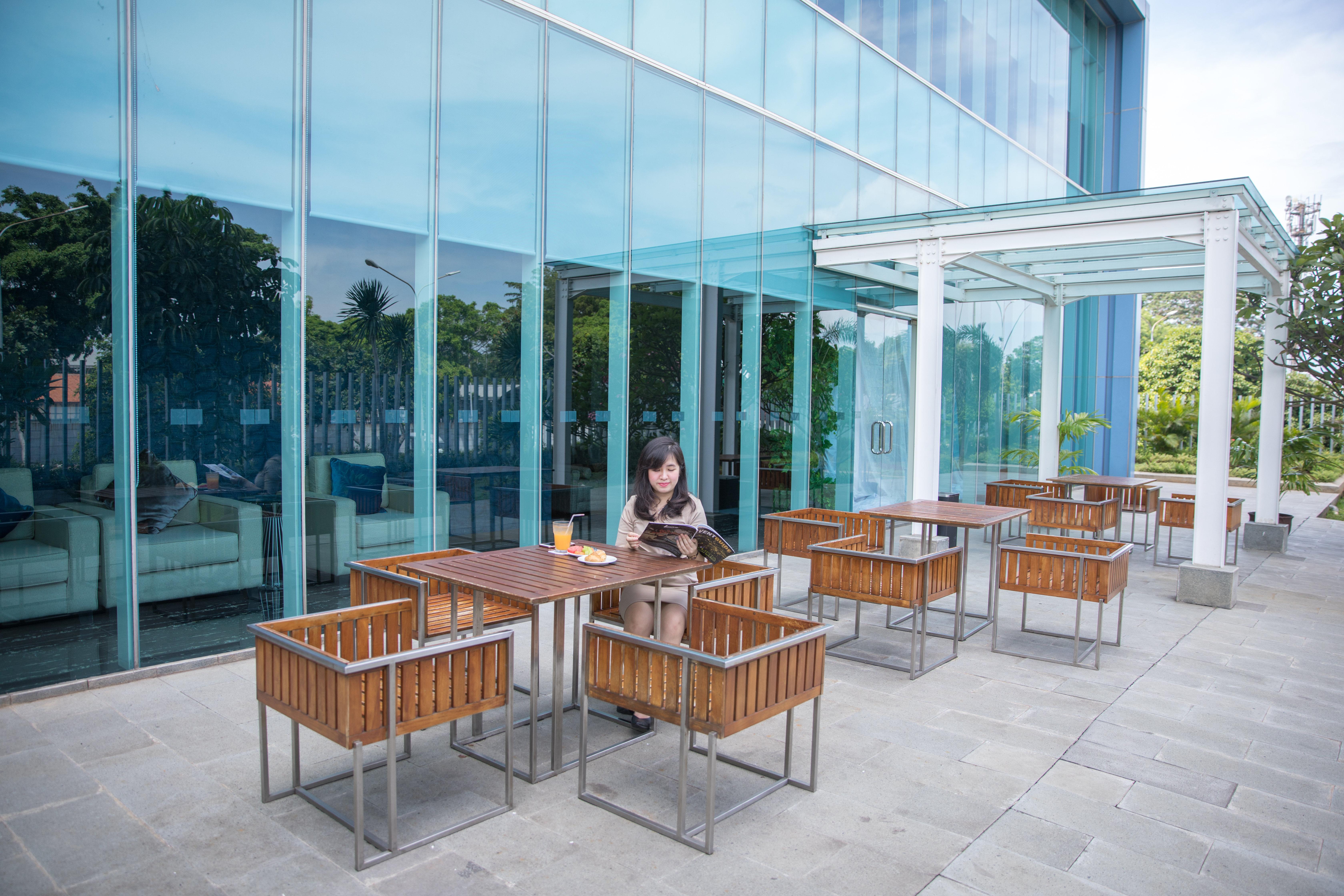 Holiday Inn Express Jakarta International Expo By Ihg Exterior photo