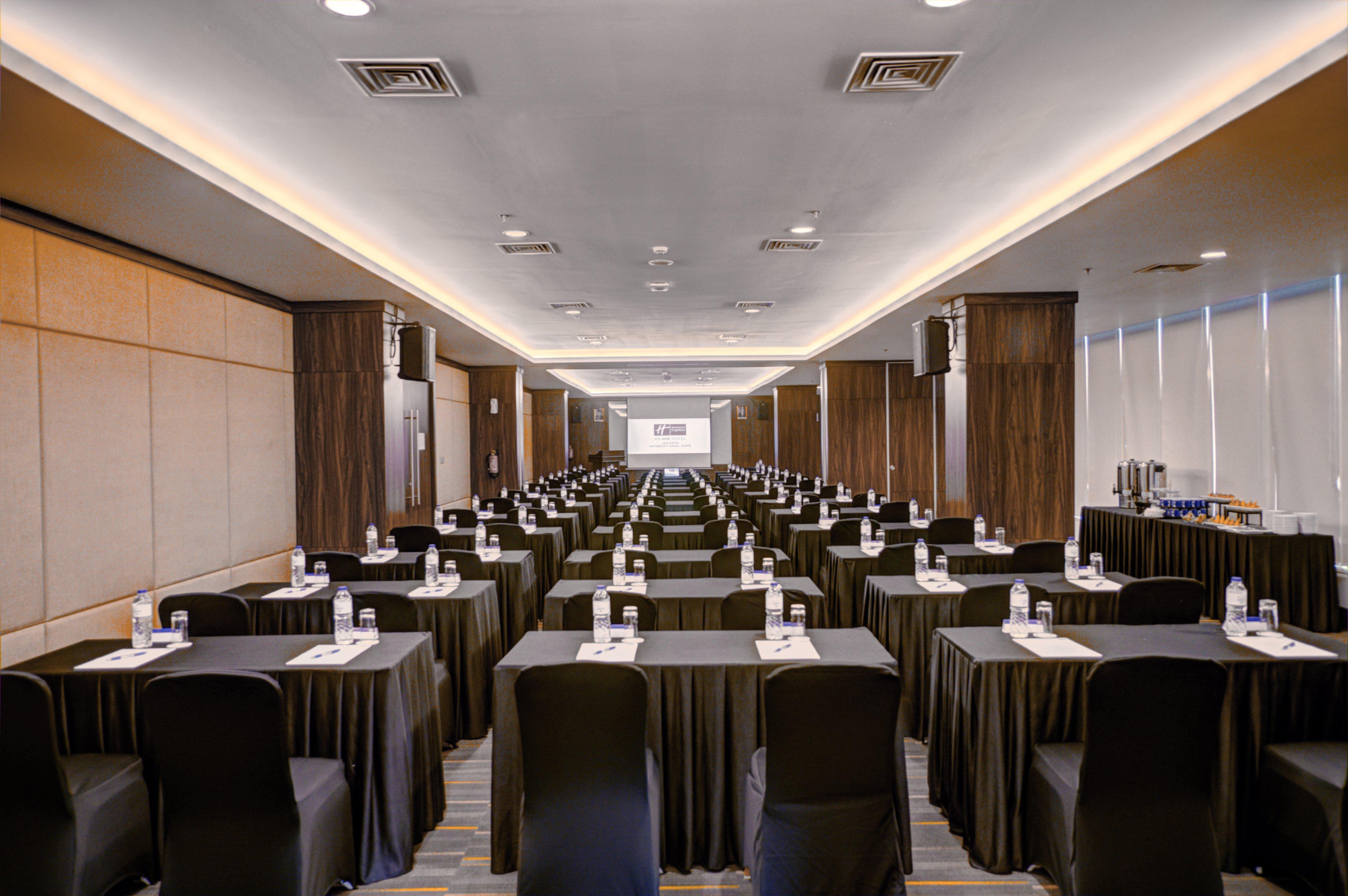 Holiday Inn Express Jakarta International Expo By Ihg Exterior photo