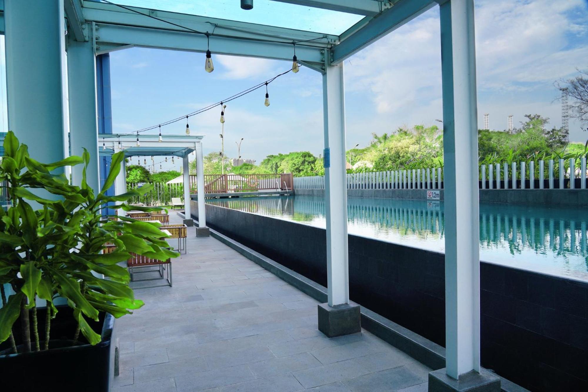 Holiday Inn Express Jakarta International Expo By Ihg Exterior photo