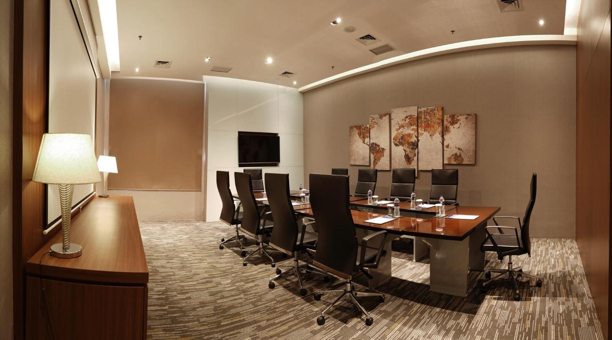 Holiday Inn Express Jakarta International Expo By Ihg Exterior photo