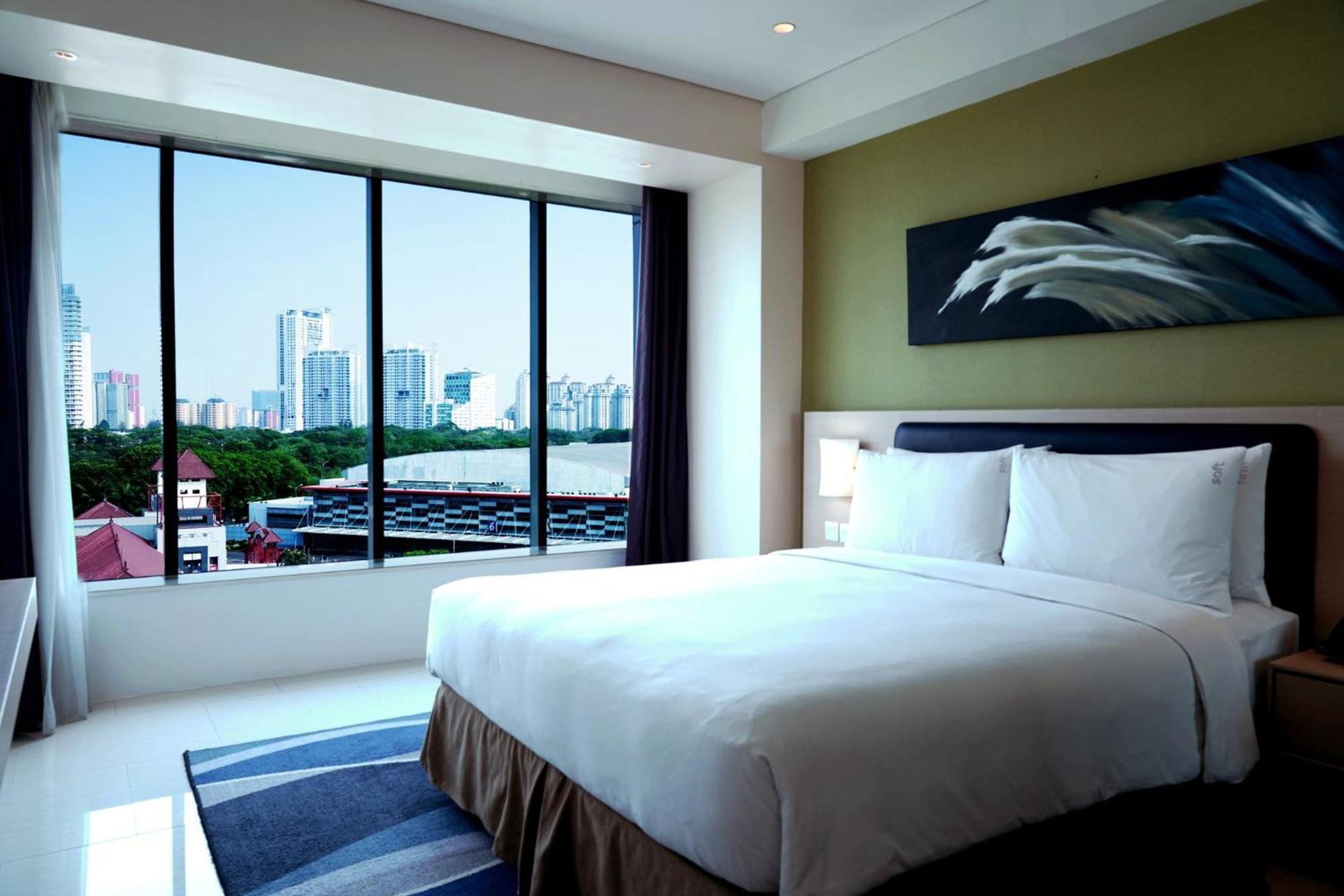 Holiday Inn Express Jakarta International Expo By Ihg Exterior photo